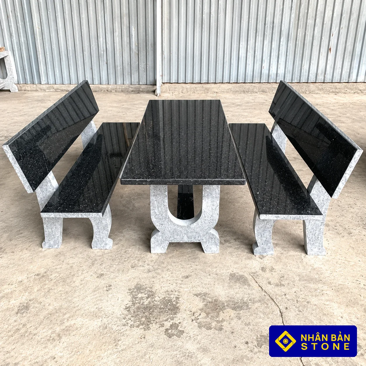 Xưởng Sản Xuất Bàn Ghế Đá Hoa Cương Tại TPHCM – Gia Công Theo Mẫu 4 Bộ bàn ghế đá hoa cương Đen Campuchia bóng gương cao cấp – NHÂN BẢN STONE