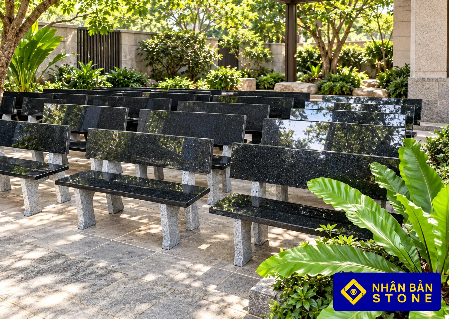 Xưởng Sản Xuất Bàn Ghế Đá Hoa Cương Tại TPHCM – Gia Công Theo Mẫu 6 Ghế băng đá hoa cương đen với chân đá sáng màu – NHÂN BẢN STONE